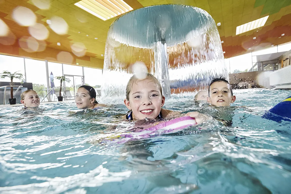 Kinder im Erlebnisbad der Wasserwelt Langenhagen